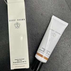 Bobbi Brown Vitamin Enriched Skin Tint Broad Spectrum SPF 15 - Golden 2